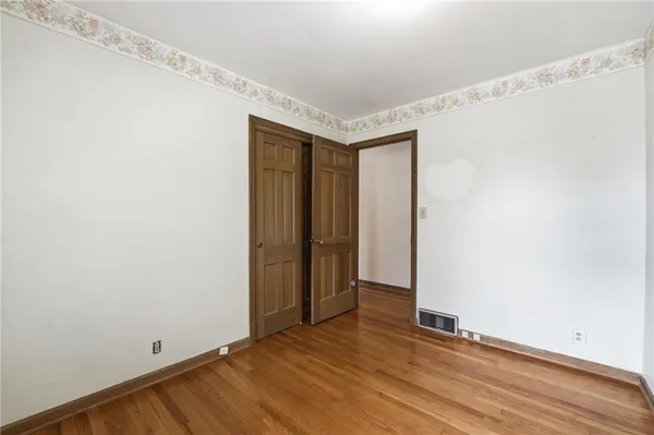 $340,000 | 206 Northwest Woodbine Avenue, Lee's Summit, MO 64063