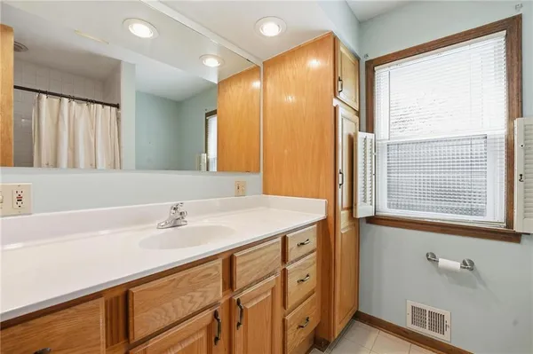$340,000 | 206 Northwest Woodbine Avenue, Lee's Summit, MO 64063