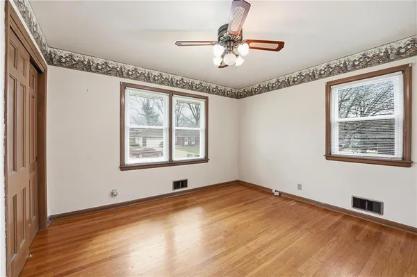 $340,000 | 206 Northwest Woodbine Avenue, Lee's Summit, MO 64063