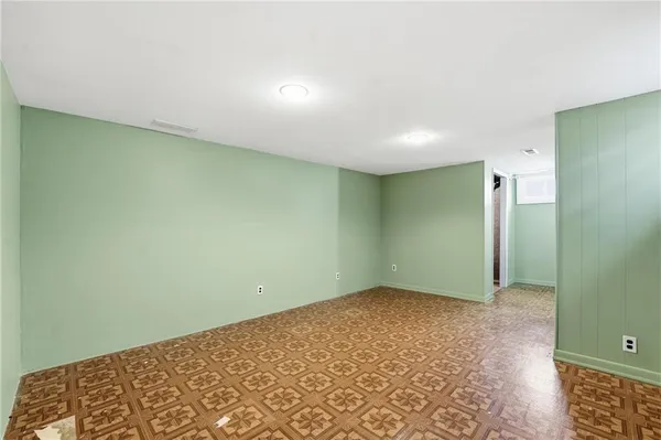 $340,000 | 206 Northwest Woodbine Avenue, Lee's Summit, MO 64063