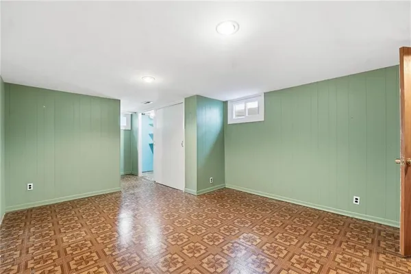 $340,000 | 206 Northwest Woodbine Avenue, Lee's Summit, MO 64063