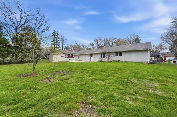 $340,000 | 206 Northwest Woodbine Avenue, Lee's Summit, MO 64063