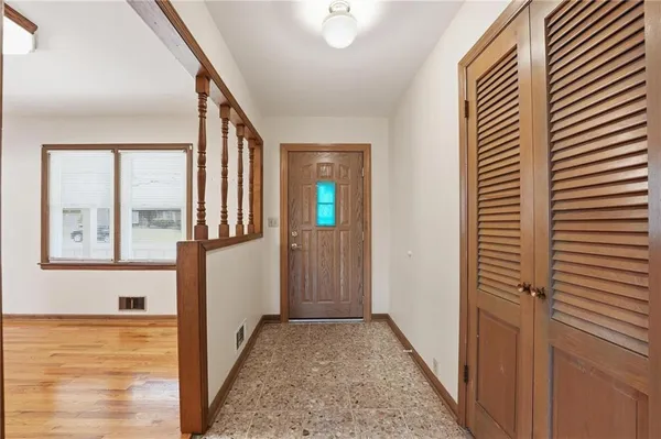 $340,000 | 206 Northwest Woodbine Avenue, Lee's Summit, MO 64063