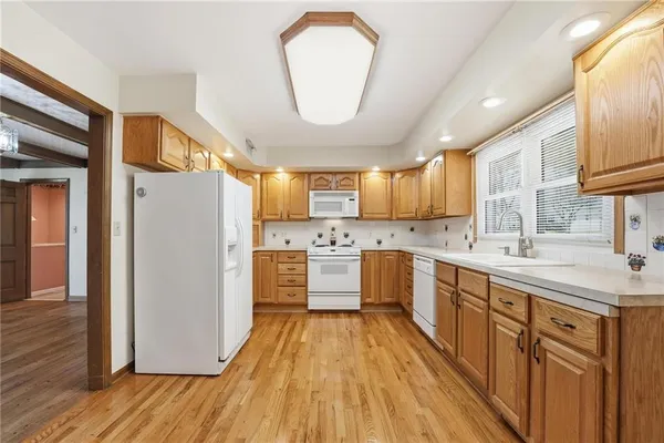 $340,000 | 206 Northwest Woodbine Avenue, Lee's Summit, MO 64063
