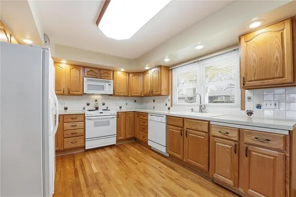 $340,000 | 206 Northwest Woodbine Avenue, Lee's Summit, MO 64063