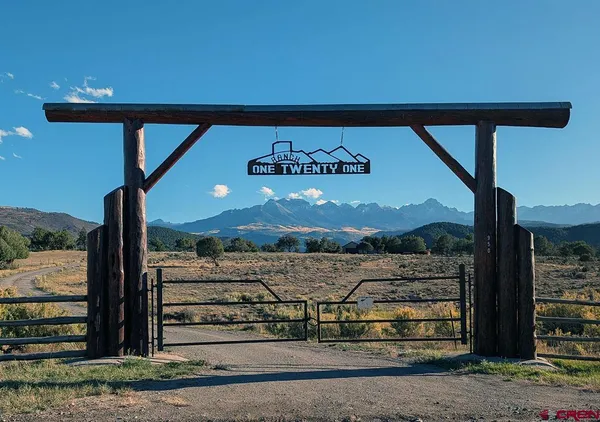 $2,000,000 | 950 County Road 10, Ridgway, CO 81432
