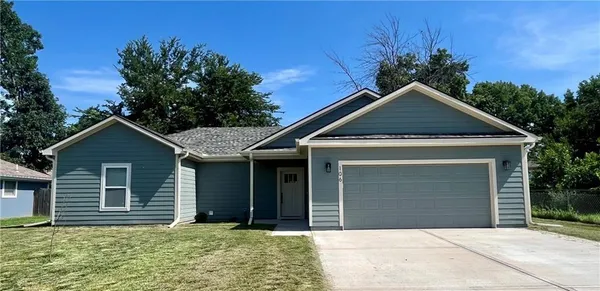 $299,900 | 106 East Walker Drive, Harrisonville, MO 64701