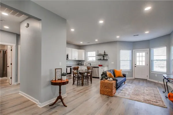 $299,900 | 106 East Walker Drive, Harrisonville, MO 64701