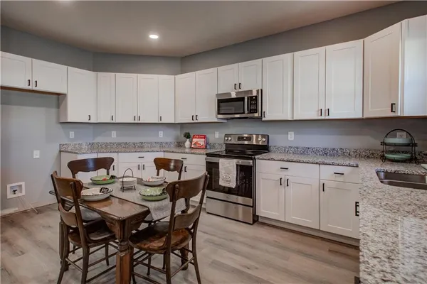 $299,900 | 106 East Walker Drive, Harrisonville, MO 64701