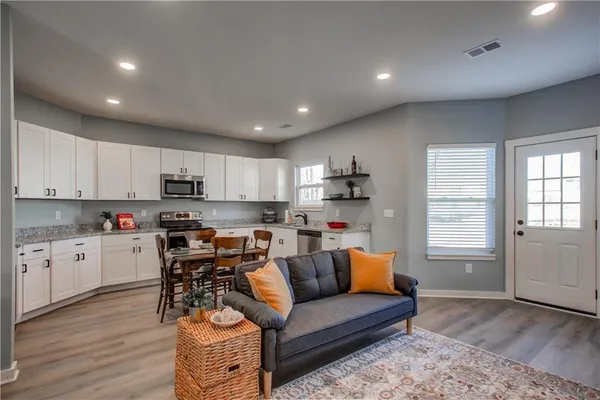 $299,900 | 106 East Walker Drive, Harrisonville, MO 64701