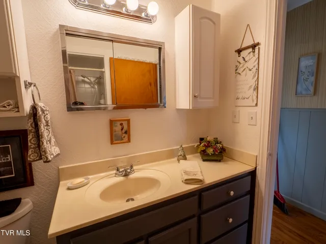 $387,900 | 8315 Old Stage Road, Chuckey, TN 37641