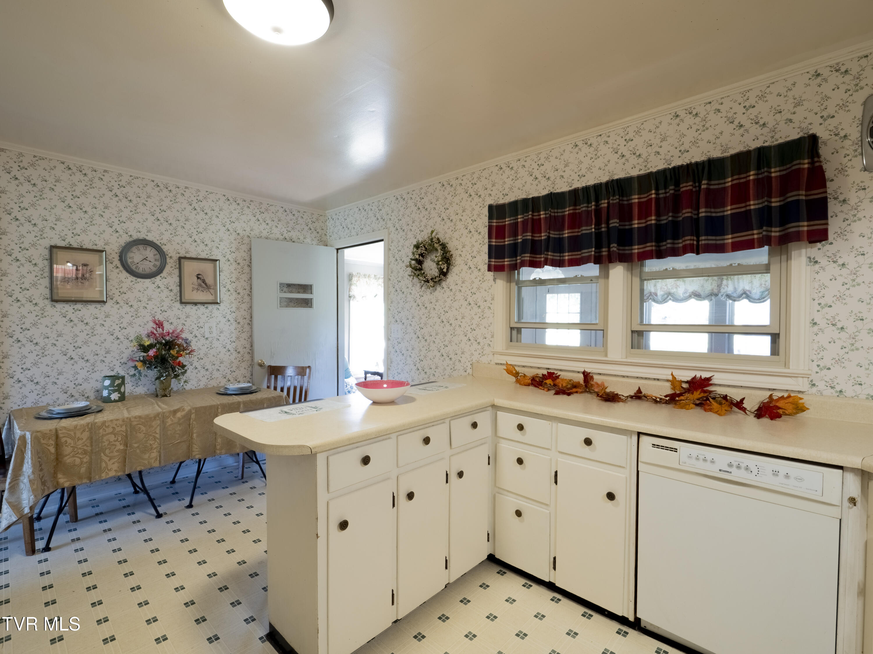 8315 Old Stage Road Chuckey, TN 37641 - Photo 8 of 58 _1018598-HDR