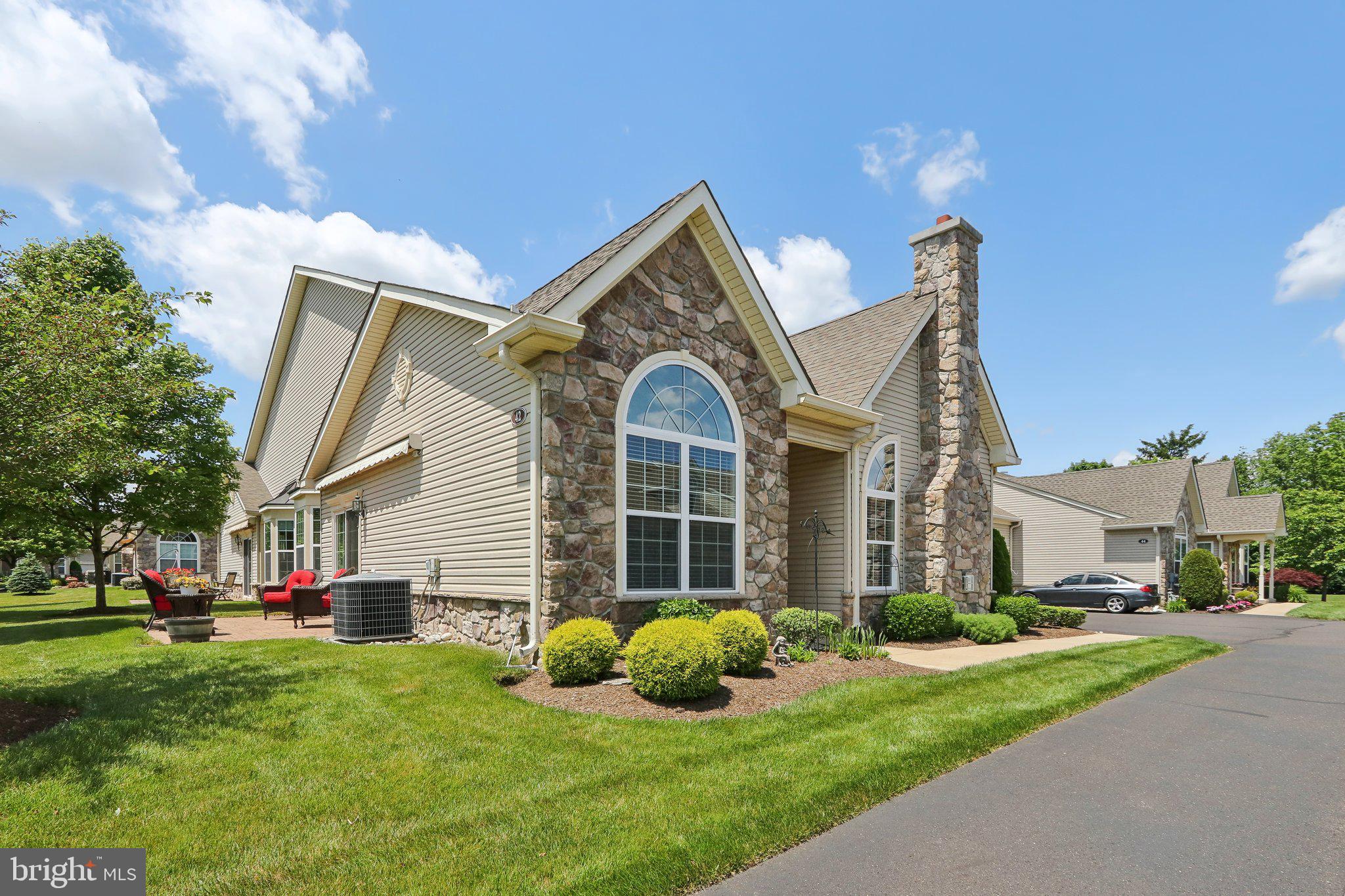 42 Five Ponds Circle Warminster, PA 18974 - Photo 2 of 31