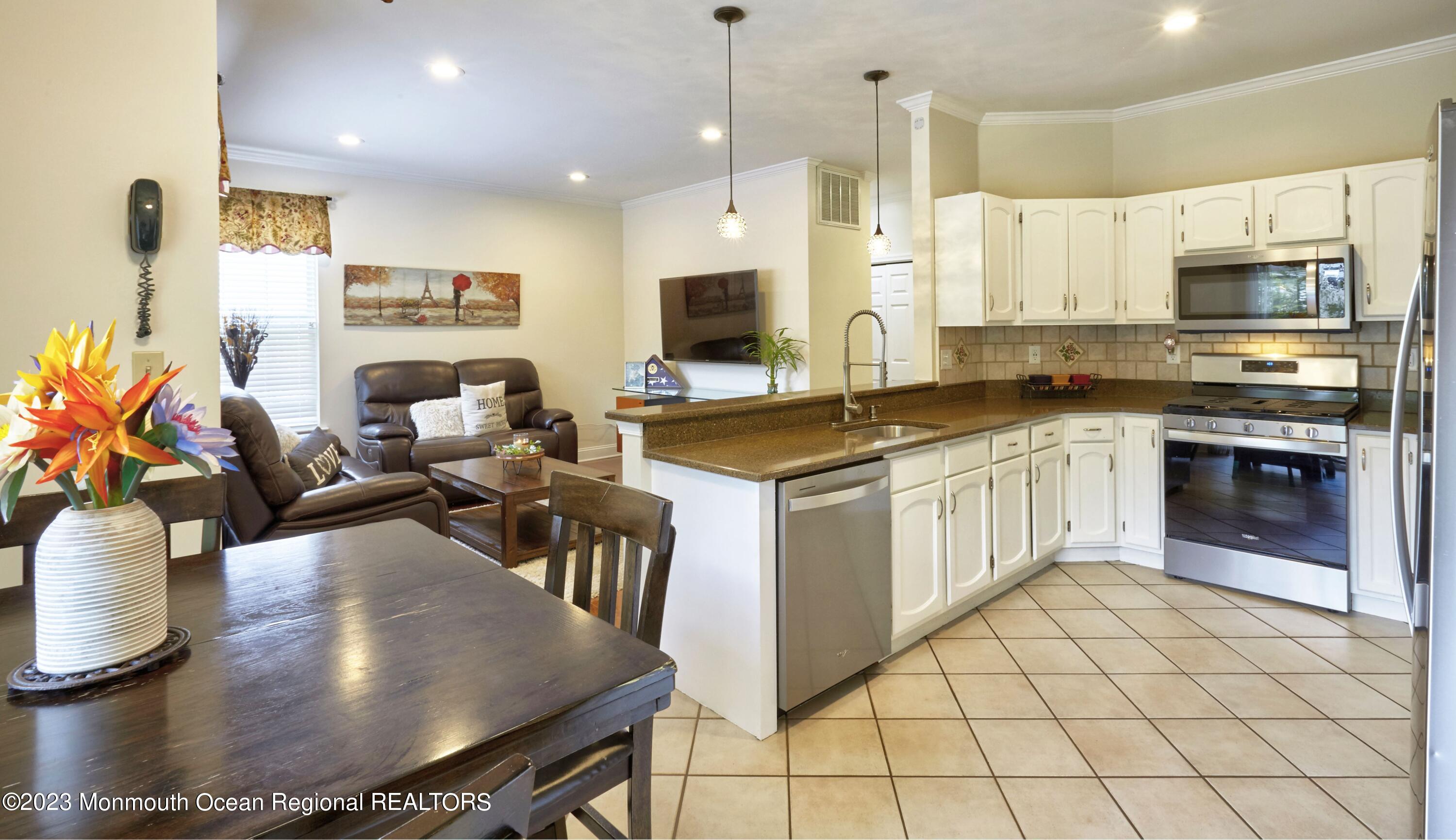16 Blacksmith Pass Colts Neck, NJ 07722 - Photo 12 of 41 017_KitchenFamily Room