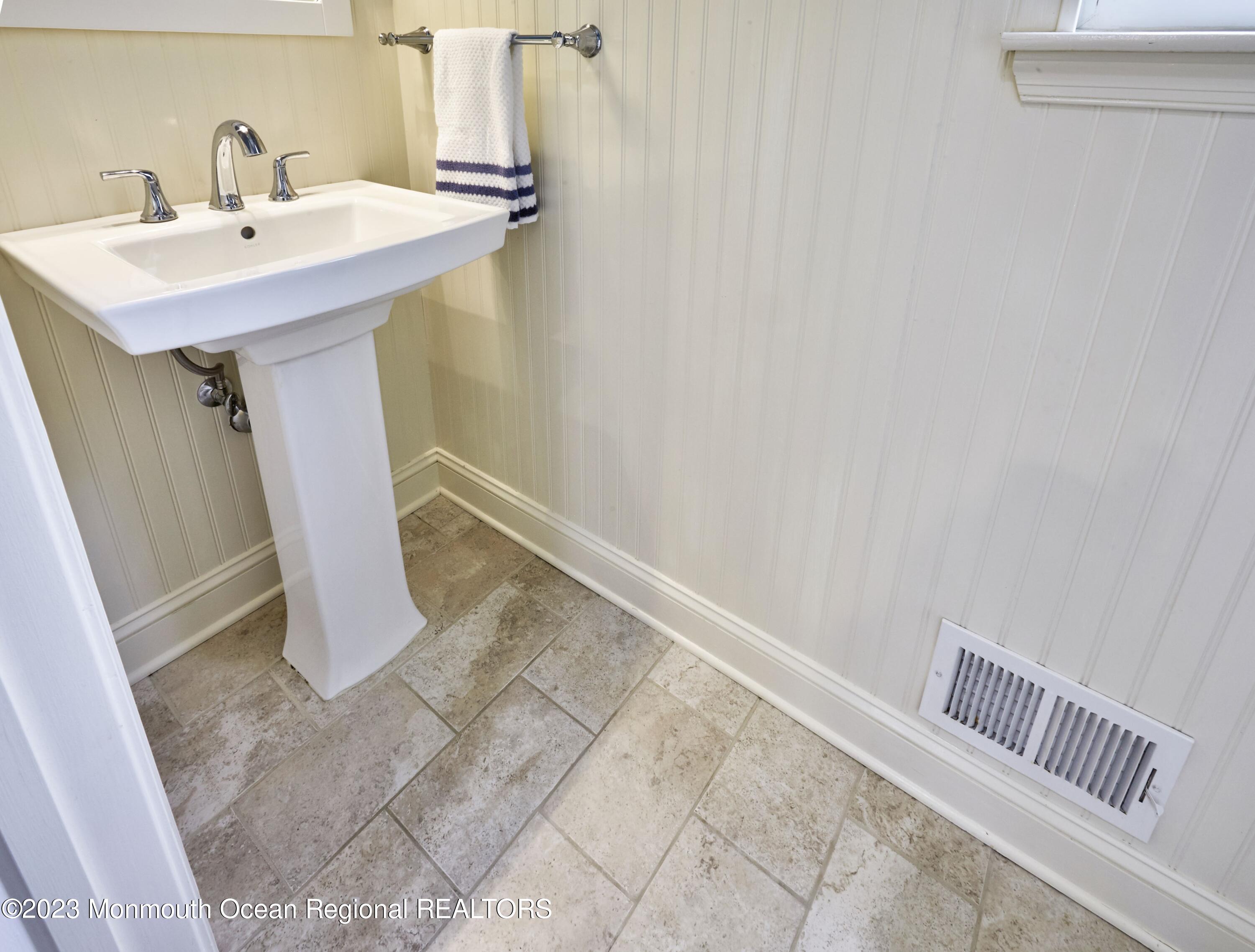 16 Blacksmith Pass Colts Neck, NJ 07722 - Photo 17 of 41 022_Powder Room