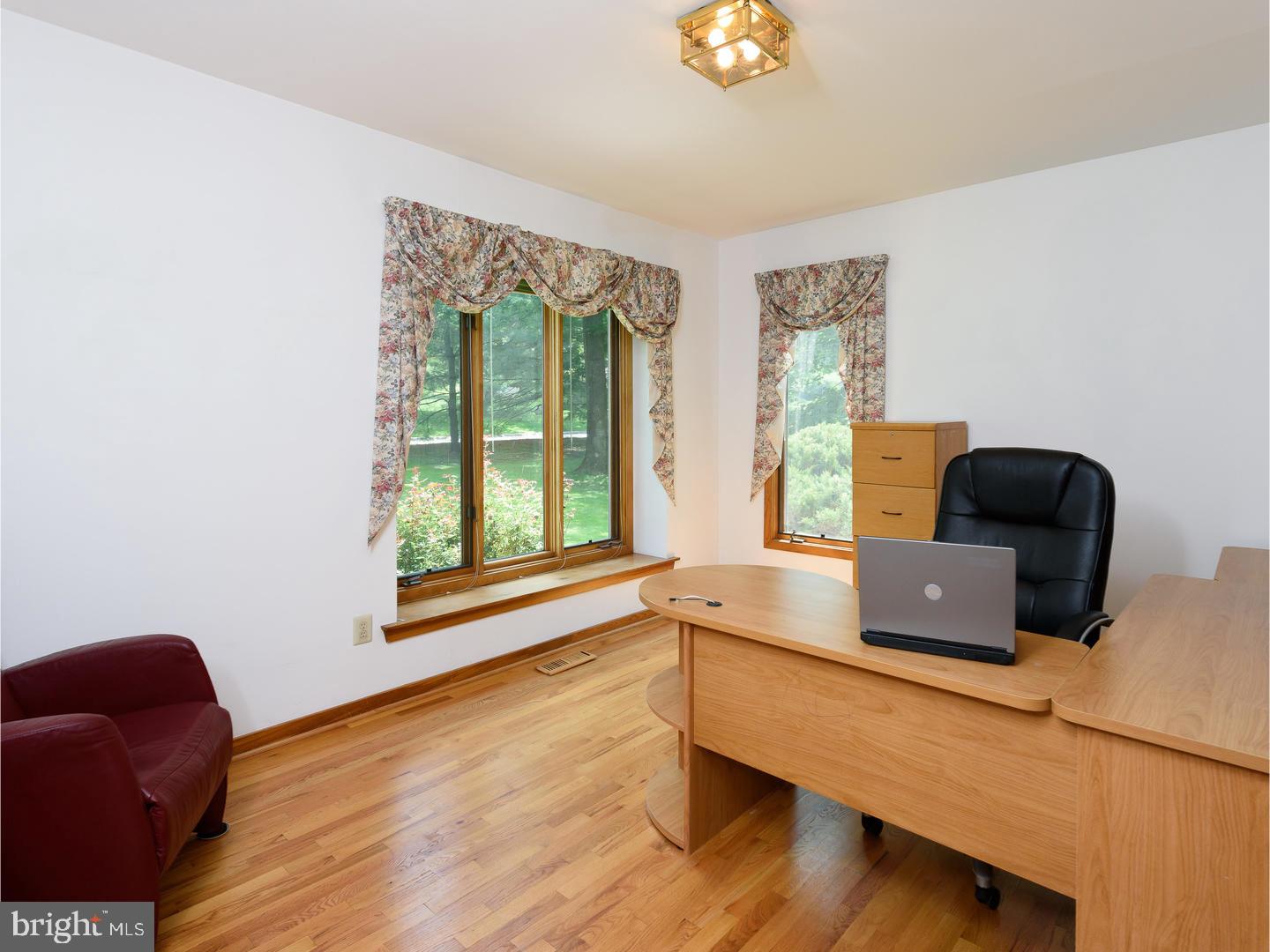 22 Roberts Road Newtown Square, PA 19073 - Photo 13 of 25 Office / Study