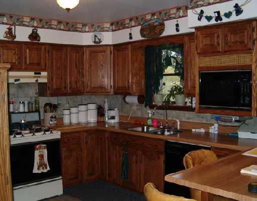 117 Stoney Point Road Shelocta, PA 15774 - Photo 2 of 8 Kitchen.