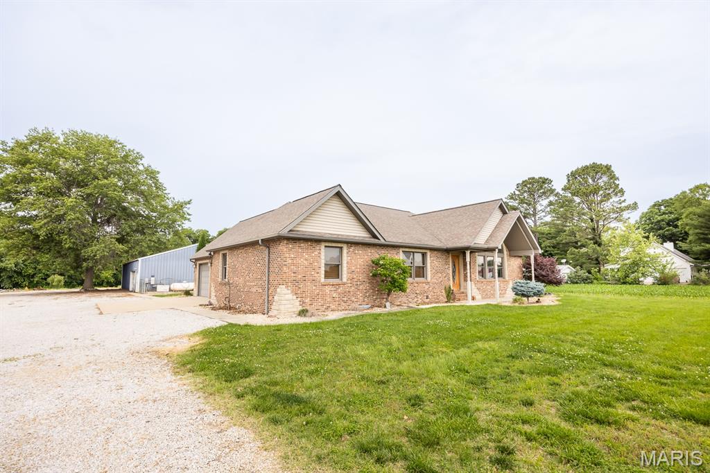 7045 Brickyard Road Mascoutah, IL 62258 - Photo 2 of 43