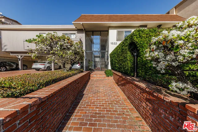 $675,000 | 1522 Centinela Avenue, Unit 210, Los Angeles, CA 90025