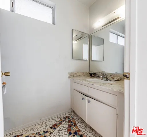 $675,000 | 1522 Centinela Avenue, Unit 210, Los Angeles, CA 90025