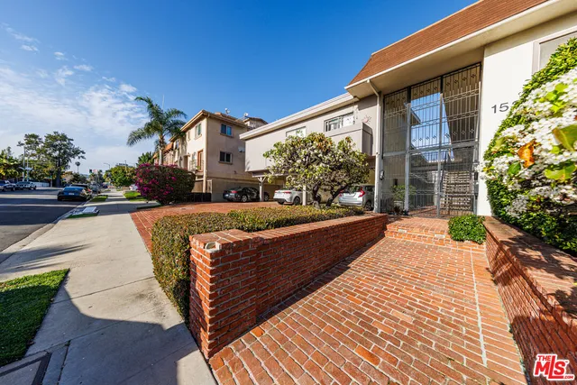 $675,000 | 1522 Centinela Avenue, Unit 210, Los Angeles, CA 90025