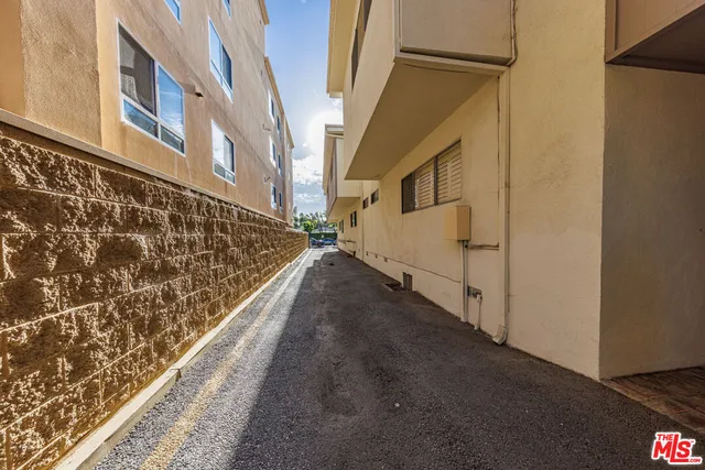 $675,000 | 1522 Centinela Avenue, Unit 210, Los Angeles, CA 90025