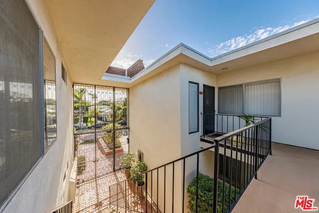 $675,000 | 1522 Centinela Avenue, Unit 210, Los Angeles, CA 90025