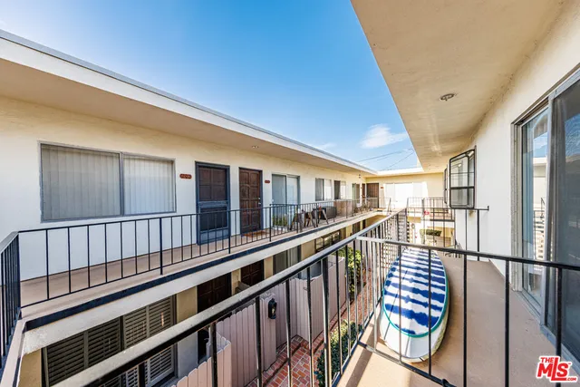$675,000 | 1522 Centinela Avenue, Unit 210, Los Angeles, CA 90025