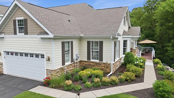 $675,000 | 4910 Steeplechase Court, Unit 39, Eagan, MN 55122