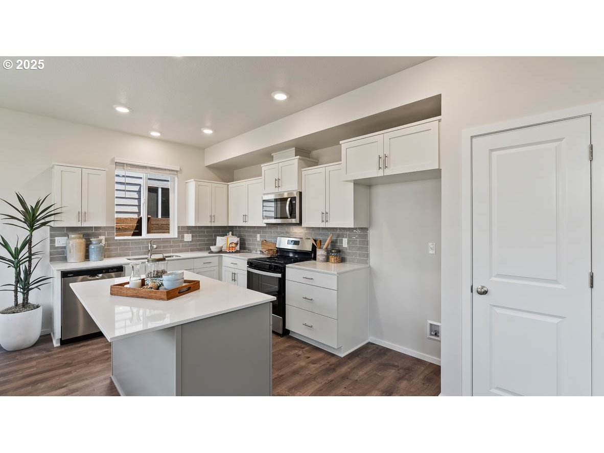 3512 Southwest Battaglia Avenue Gresham, OR 97080 - Photo 2 of 13