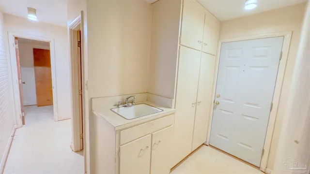 a en suite bathroom with a sink and a mirror