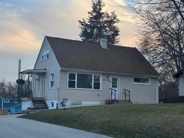 $1,700 | 28W625 Lester Street, Unit 1, West Chicago, IL 60185