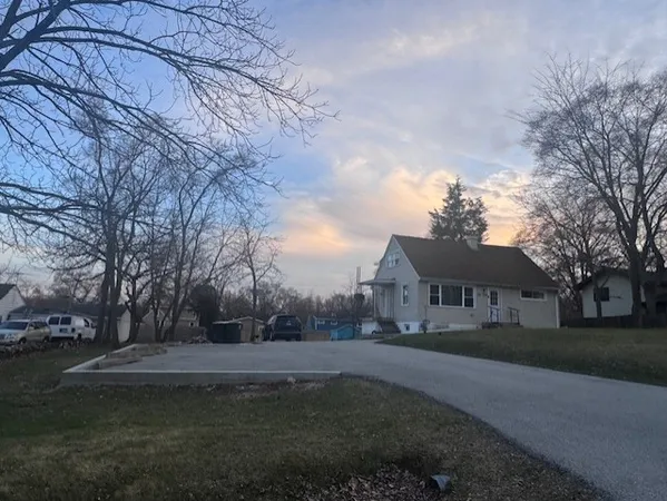 $1,700 | 28W625 Lester Street, Unit 1, West Chicago, IL 60185