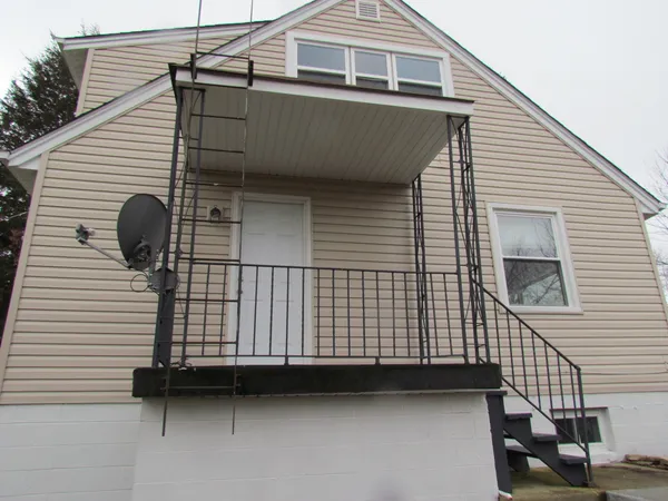 $1,700 | 28W625 Lester Street, Unit 1, West Chicago, IL 60185