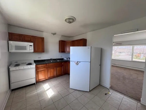 $1,700 | 28W625 Lester Street, Unit 1, West Chicago, IL 60185