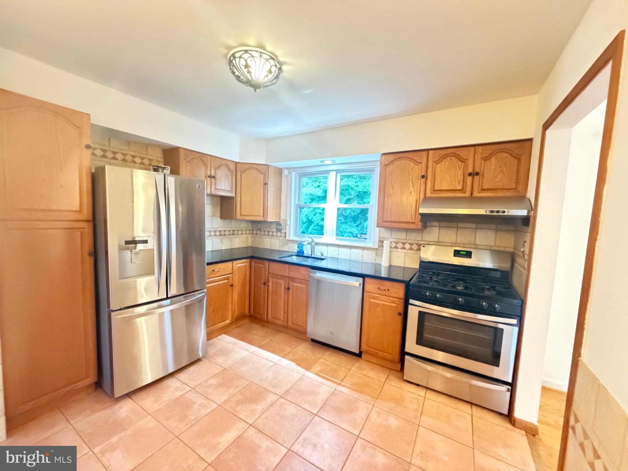 5808 Greentree Road Bethesda, MD 20817 - Photo 8 of 23 Gallery Image 8