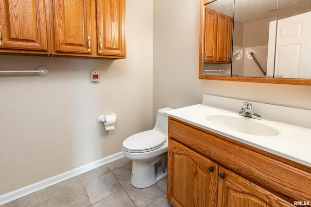 $240,000 | 1500 Apache Drive, Marion, IL 62959