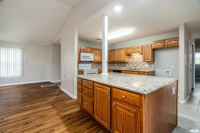 $240,000 | 1500 Apache Drive, Marion, IL 62959