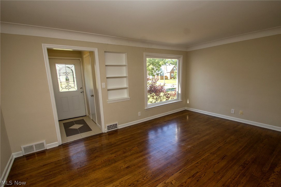 4237 Stilmore Road Cleveland, OH 44121 - Photo 2 of 17 Welcoming spacious entry