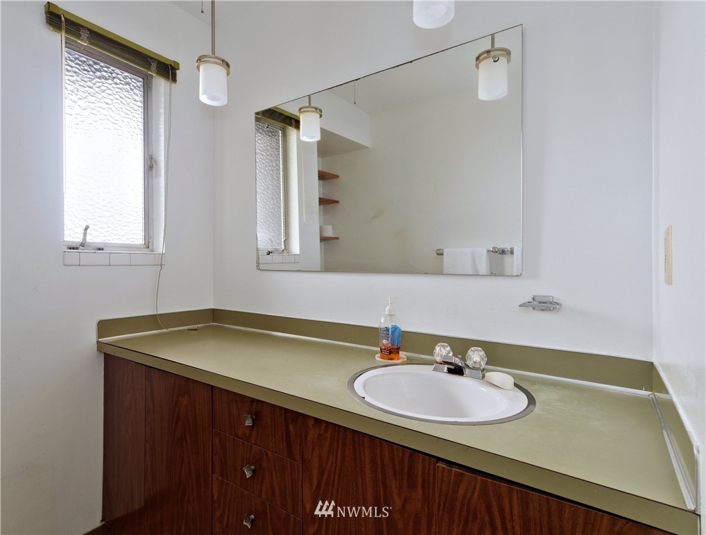 523 Stevens Court Northwest Renton, WA 98057 - Photo 14 of 25