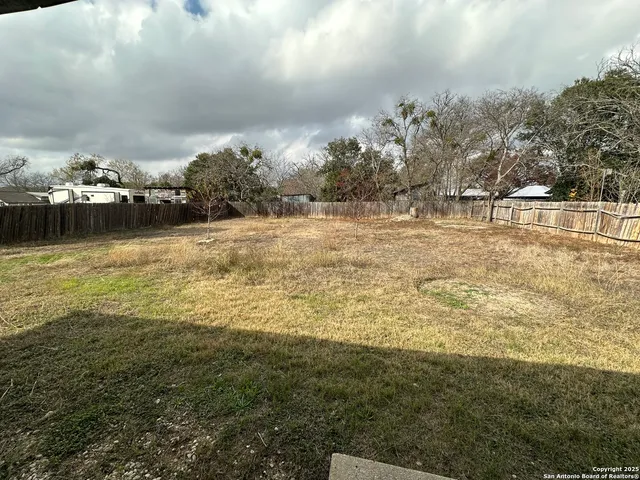 $1,675 | 407 Hackberry Street, Bandera, TX 78003