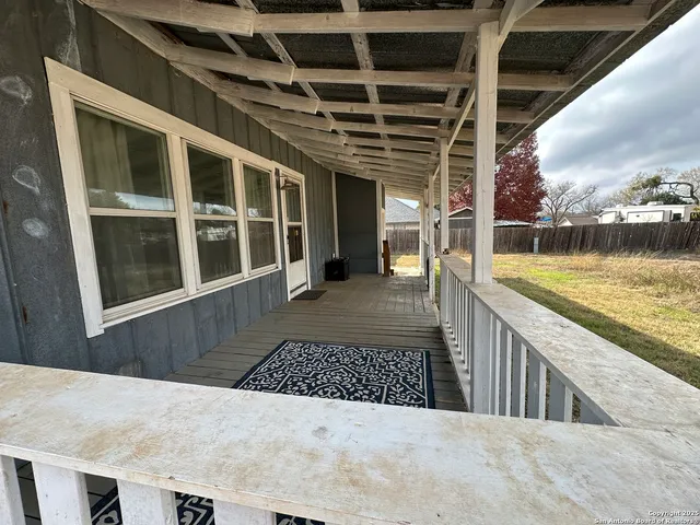 $1,675 | 407 Hackberry Street, Bandera, TX 78003