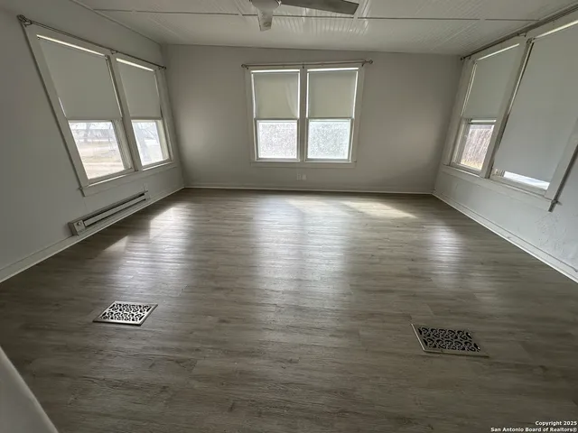 $1,675 | 407 Hackberry Street, Bandera, TX 78003