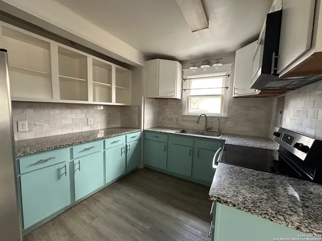 $1,675 | 407 Hackberry Street, Bandera, TX 78003