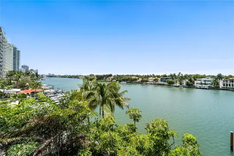 $1,175,000 | 5640 Collins Avenue, Unit 4D, Miami Beach, FL 33140