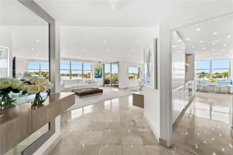 $1,175,000 | 5640 Collins Avenue, Unit 4D, Miami Beach, FL 33140