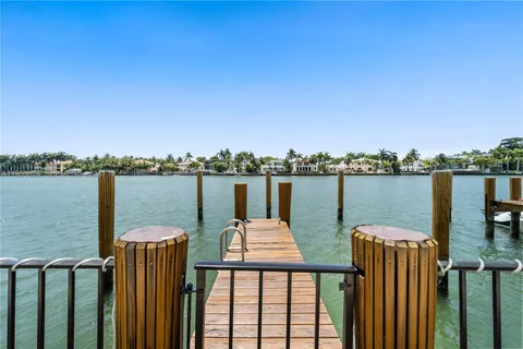 $1,175,000 | 5640 Collins Avenue, Unit 4D, Miami Beach, FL 33140