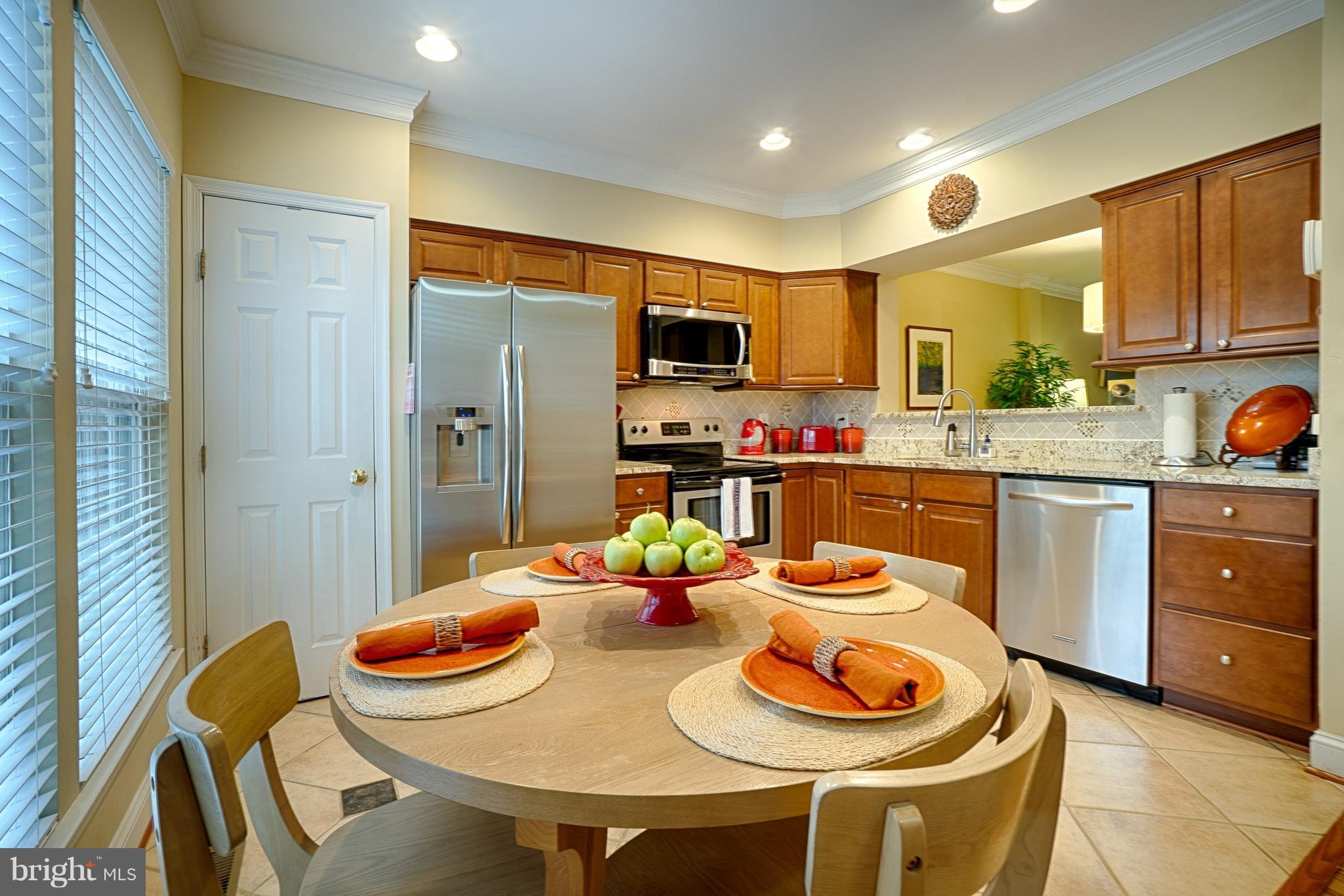 1458 Park Garden Lane Reston, VA 20194 - Photo 4 of 29 Kitchen