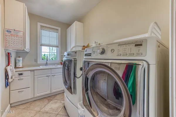 $525,900 | 204 James Court, Piney Flats, TN 37686
