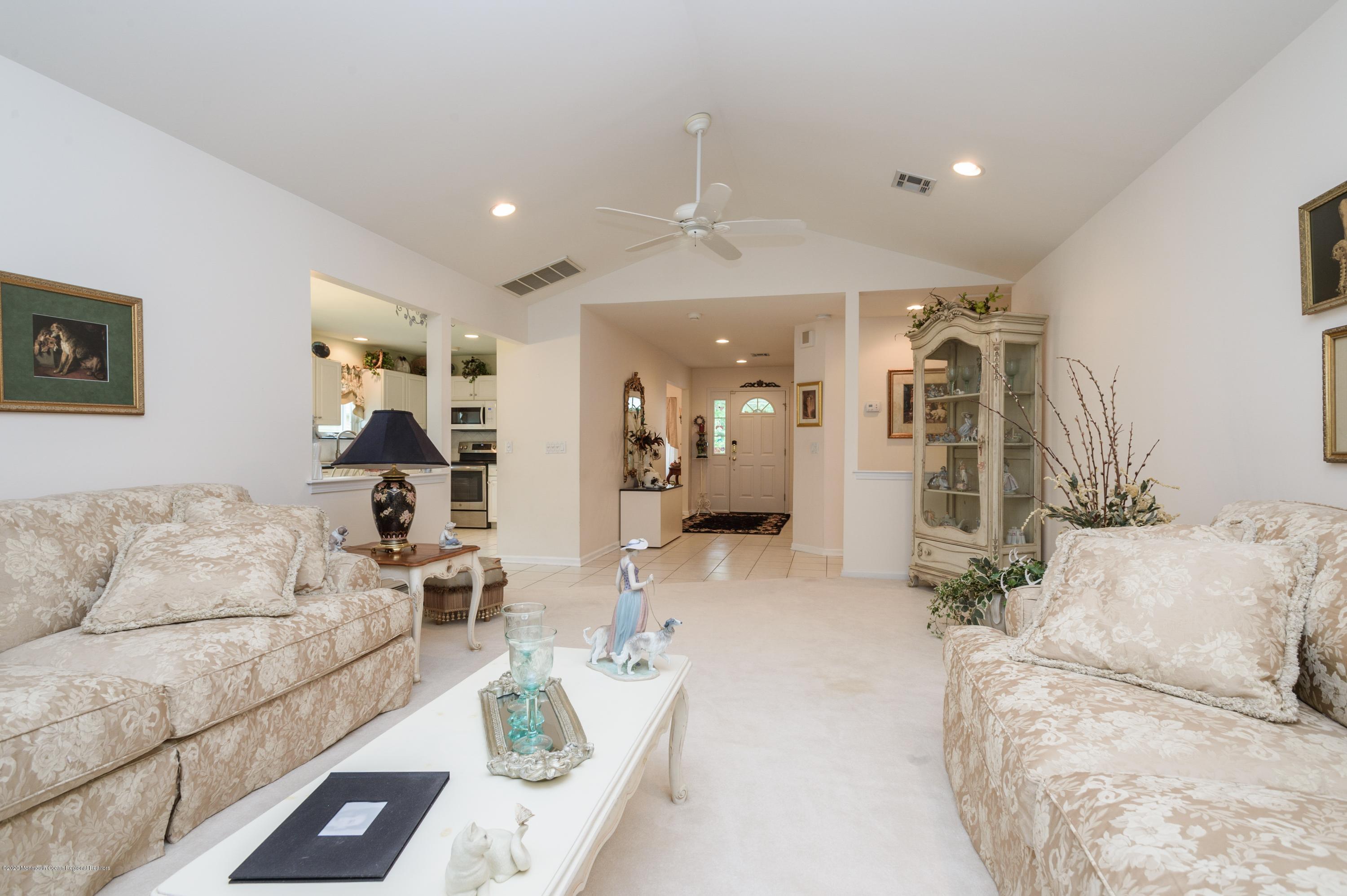 35 Clear Lake Road Whiting, NJ 08759 - Photo 4 of 18 04_35ClearLakeRoad_10001_LivingRoom_HiRe